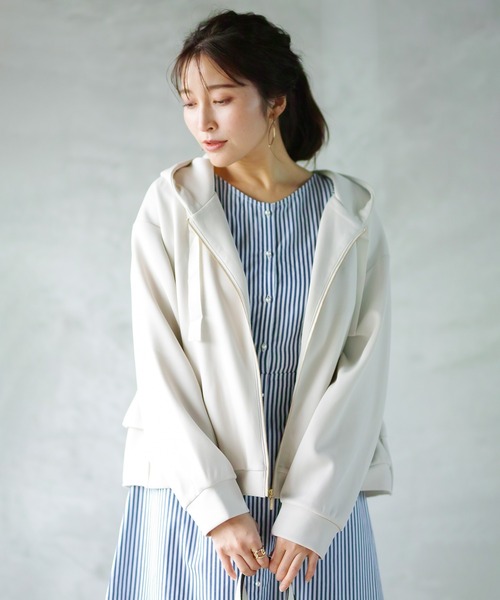 Emilyan（エミリアン）の「【手洗いできる♪】バックフリルティアードデザイン・ダンボールニットパーカー（パーカー・レディース・チャコールグレー/ブラック/アイボリー・M）」の11枚目の写真