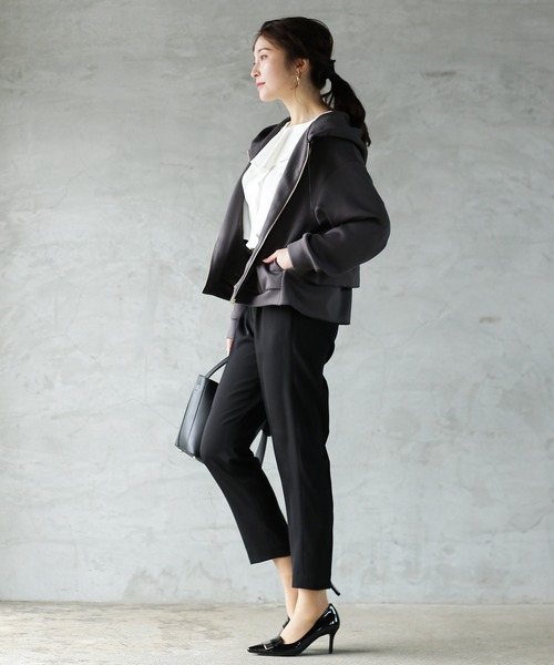 Emilyan（エミリアン）の「【手洗いできる♪】バックフリルティアードデザイン・ダンボールニットパーカー（パーカー・レディース・チャコールグレー/ブラック/アイボリー・M）」の15枚目の写真