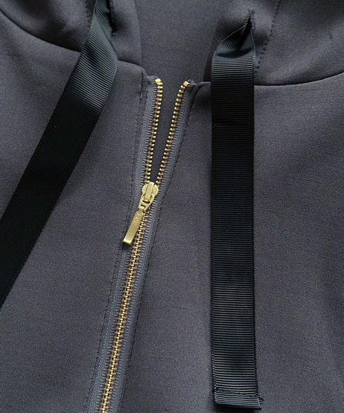 Emilyan（エミリアン）の「【手洗いできる♪】バックフリルティアードデザイン・ダンボールニットパーカー（パーカー・レディース・チャコールグレー/ブラック/アイボリー・M）」の12枚目の写真