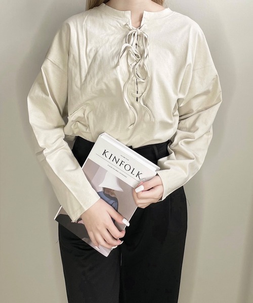 shopnikoniko（ショップニコニコ）の「2WAYフロントレースアップトップス（Tシャツ/カットソー・レディース・グリーン/ブラック/オフホワイト/ライトベージュ・フリー）」の4枚目の写真