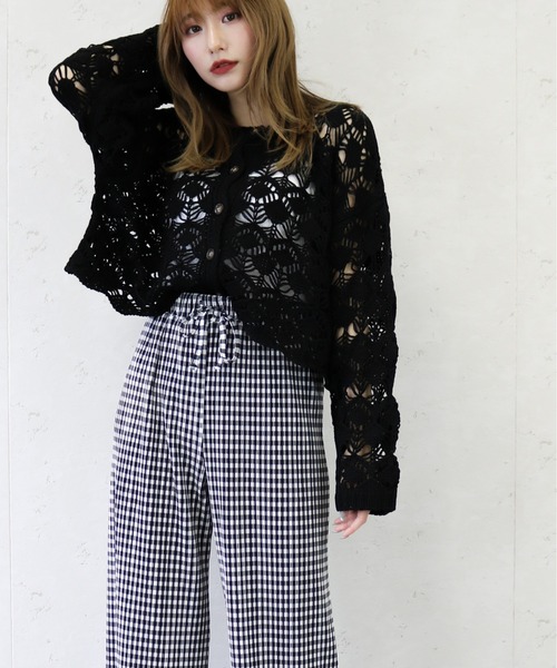 Per sist ence（パーシエンス）の「Per sist ence/パーシエンス　デザイン透かしレース編み２WAYカーディガン（カーディガン/ボレロ・レディース・ブラック/パープル/アイボリー・FREE）」の2枚目の写真