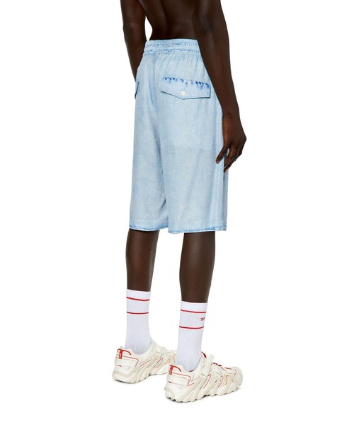 DIESEL(ディーゼル)の「メンズ ショートパンツ デニムプリント(その他パンツ・メンズ・インディゴブルー・50/54/46)」の2枚目の写真