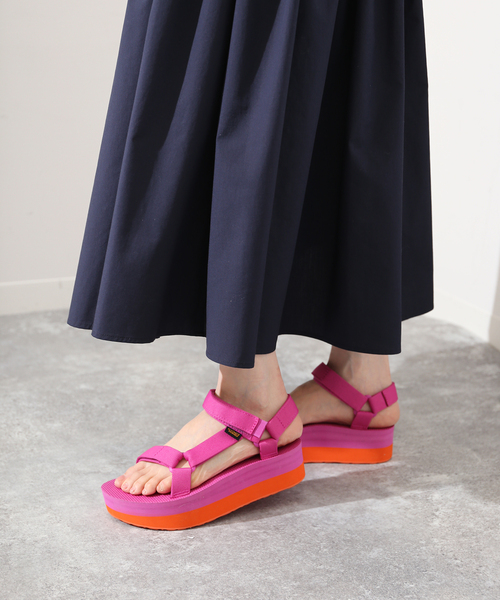 SLOBE IENA（スローブイエナ）の「【Teva/テバ】FLATFORM UNIVERSALサンダル（サンダル・レディース・ベージュ/ブラック/ピンク・24cm/23cm/25cm/22cm）」の17枚目の写真