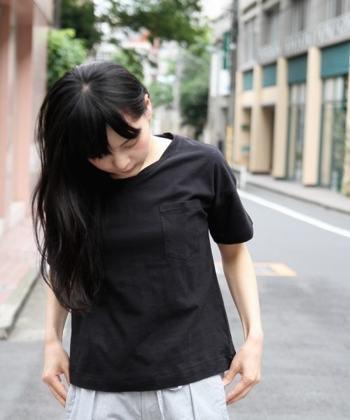 coen（コーエン）の「VネックスラブポケットTシャツ（Tシャツ/カットソー・レディース・ホワイト/ブラック/オレンジ/ケリー/マスタード/コバルトブルー・LARGE/MEDIUM）」の2枚目の写真