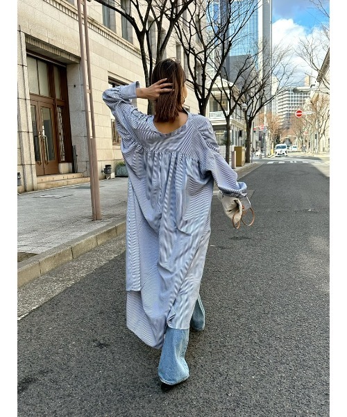ulu(ウル)の「Stripe gather long dress(ワンピース・レディース・ネイビー・FREE)」の5枚目の写真