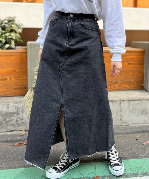 mi via loca（ミヴィアロカ）の「フロントスリットデニムマキシスカート（デニムスカート・レディース・ブラック/ライトブルー・FREE）」の4枚目の写真