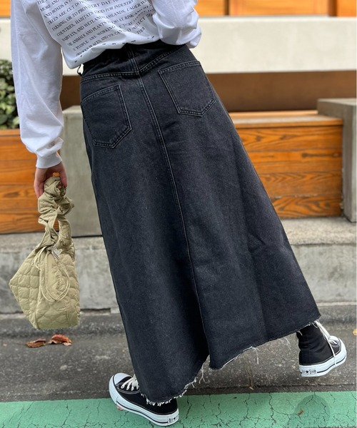 mi via loca（ミヴィアロカ）の「フロントスリットデニムマキシスカート（デニムスカート・レディース・ブラック/ライトブルー・FREE）」の8枚目の写真