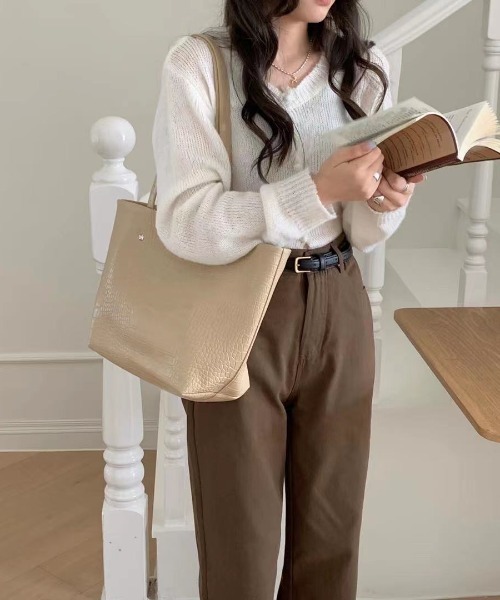 attiree(アティレー)の「ポーチ付きトートバッグ(ショルダーバッグ・レディース・ブラック/ベージュ/ブラウン/ボルドー・FREE)」の16枚目の写真