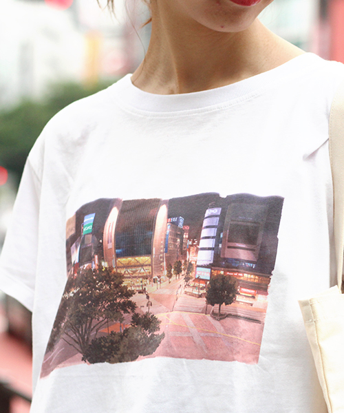 Kastane（カスタネ）の「【Kastane×バケモノの子】人間界プリントTシャツ（Tシャツ/カットソー・レディース・ホワイト・FREE）」の5枚目の写真