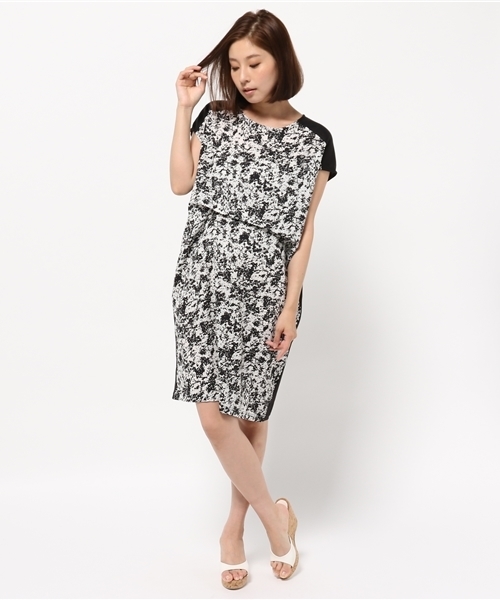 OUTLET（アウトレット）の「【CIAOPANIC TYPY】クラッシュプリントワンピース（ワンピース・レディース・ベージュ/ブラック/サックスブルー・FREE）」の2枚目の写真