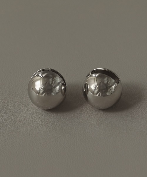 voov（ブーブ）の「ワンタッチ メタル ボール ポイント ピアス 大きめ（ピアス（両耳用）・レディース・ゴールド/シルバー・フリー）」の3枚目の写真