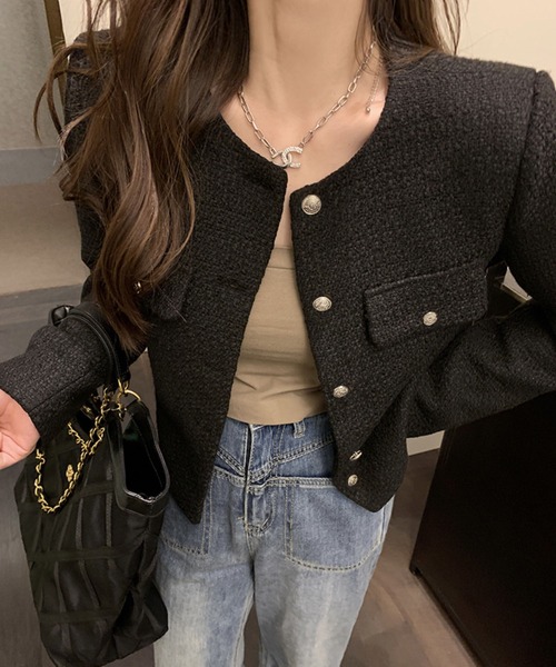 Chaco closet（チャコ クローゼット）の「金ボタンノーカラーラウンド