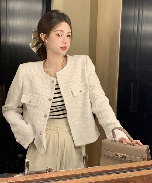 Chaco closet（チャコ クローゼット）の「金ボタンノーカラーラウンド