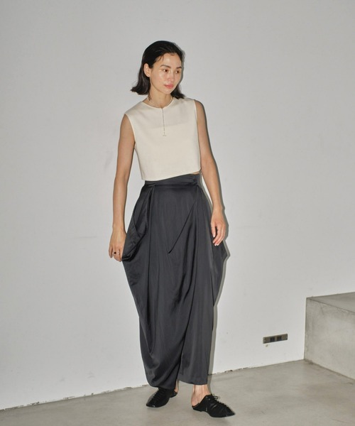 TODAYFUL(トゥデイフル)の「Satin Drape Skirt(スカート・レディース・アイボリー/インディゴブルー・36inch/38inch)」の3枚目の写真
