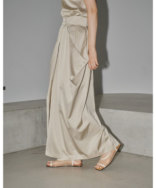 TODAYFUL(トゥデイフル)の「Satin Drape Skirt(スカート・レディース・アイボリー/インディゴブルー・36inch/38inch)」の12枚目の写真