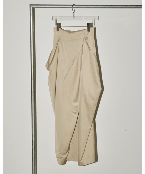 TODAYFUL(トゥデイフル)の「Satin Drape Skirt(スカート・レディース・アイボリー/インディゴブルー・36inch/38inch)」の4枚目の写真