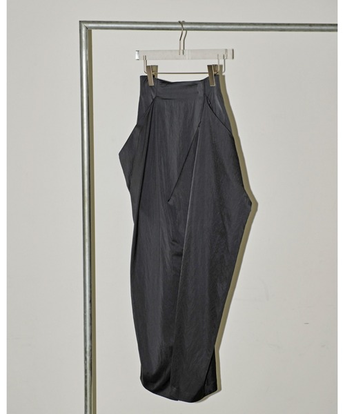TODAYFUL(トゥデイフル)の「Satin Drape Skirt(スカート・レディース・アイボリー/インディゴブルー・36inch/38inch)」の6枚目の写真