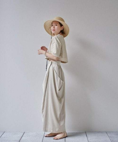 TODAYFUL(トゥデイフル)の「Satin Drape Skirt(スカート・レディース・アイボリー/インディゴブルー・36inch/38inch)」の18枚目の写真