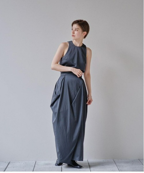 TODAYFUL(トゥデイフル)の「Satin Drape Skirt(スカート・レディース・アイボリー/インディゴブルー・36inch/38inch)」の17枚目の写真