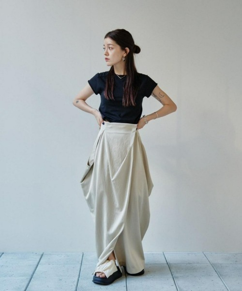 TODAYFUL(トゥデイフル)の「Satin Drape Skirt(スカート・レディース・アイボリー/インディゴブルー・36inch/38inch)」の16枚目の写真