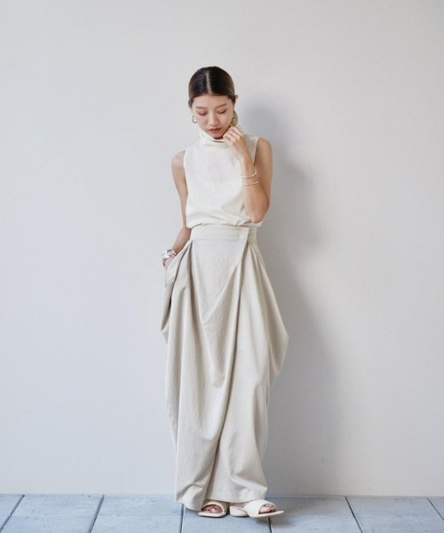 TODAYFUL(トゥデイフル)の「Satin Drape Skirt(スカート・レディース・アイボリー/インディゴブルー・36inch/38inch)」の14枚目の写真