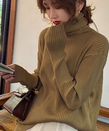 タートルネックリブニット