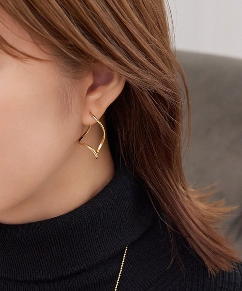 Phoebe（フィービィー）の「2wayグレースツイストラインイヤリング（イヤリング・レディース・イエローゴールド/シルバー/ピンクゴールド・FREE）」の5枚目の写真