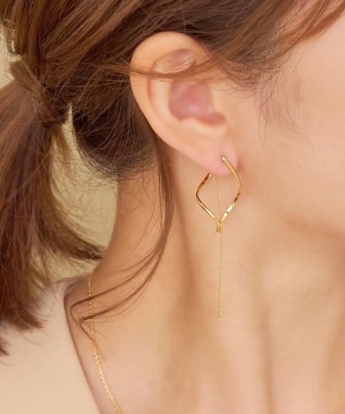Phoebe（フィービィー）の「2wayグレースツイストラインイヤリング（イヤリング・レディース・イエローゴールド/シルバー/ピンクゴールド・FREE）」の6枚目の写真