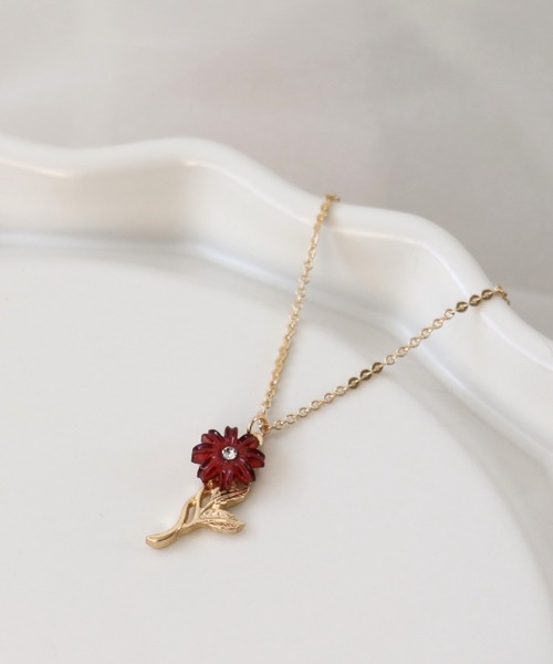 Three Four Time(スリーフォータイム)の「カラーフラワーネックレス(ネックレス・レディース・レッド/アイボリー/ピンク・FREE)」の3枚目の写真