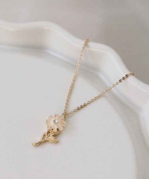 Three Four Time(スリーフォータイム)の「カラーフラワーネックレス(ネックレス・レディース・レッド/アイボリー/ピンク・FREE)」の2枚目の写真