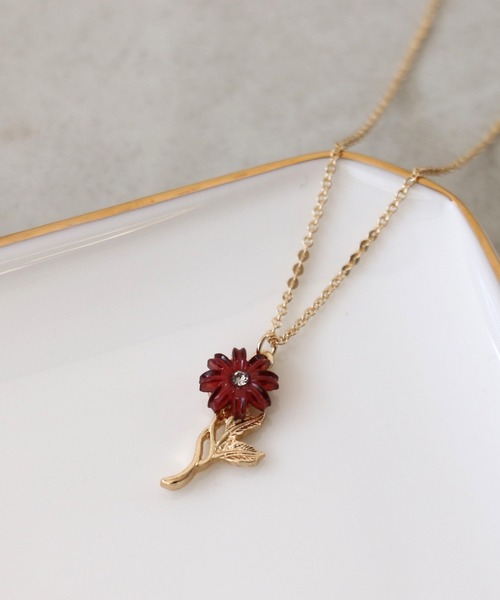 Three Four Time(スリーフォータイム)の「カラーフラワーネックレス(ネックレス・レディース・レッド/アイボリー/ピンク・FREE)」の4枚目の写真