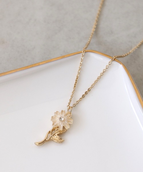 Three Four Time(スリーフォータイム)の「カラーフラワーネックレス(ネックレス・レディース・レッド/アイボリー/ピンク・FREE)」の6枚目の写真