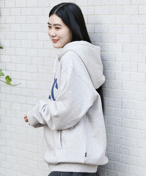 LMCの「【UNISEX】LMC/ARCH OG フーディー (裏起毛)2983610(パーカー・レディース・ブラック/ライトグレー・MEDIUM/LARGE/X-LARGE)」の4枚目の写真