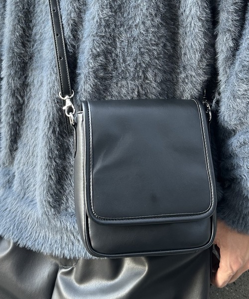 COLONY 2139（コロニートゥーワンスリーナイン）の「シンセティックレザーバーティカルバッグ（ショルダーバッグ・メンズ・ブラック/ブルー/グレー・FREE）」の2枚目の写真