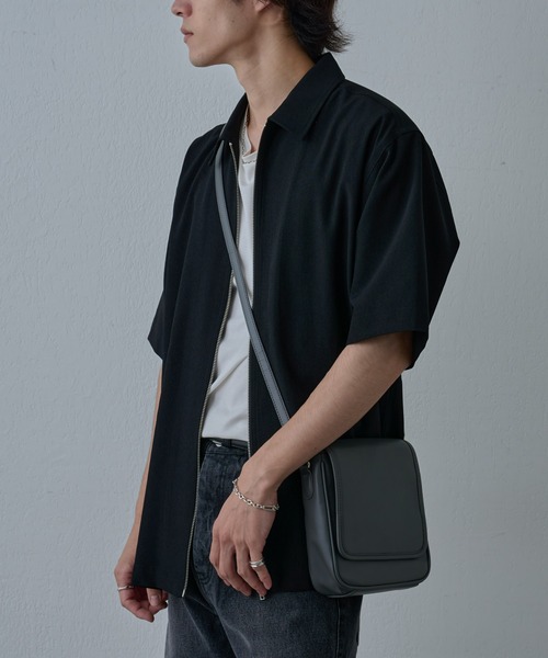 COLONY 2139（コロニートゥーワンスリーナイン）の「シンセティックレザーバーティカルバッグ（ショルダーバッグ・メンズ・ブラック/ブルー/グレー・FREE）」の22枚目の写真