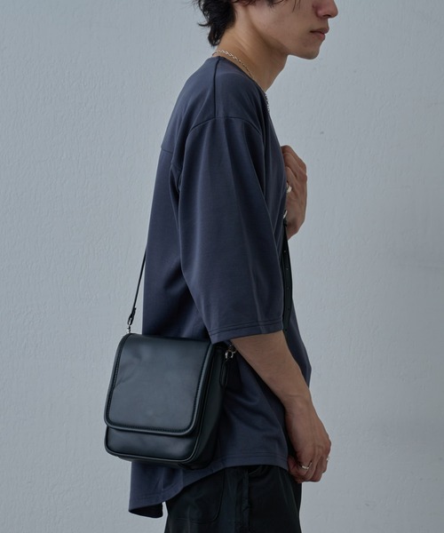COLONY 2139（コロニートゥーワンスリーナイン）の「シンセティックレザーバーティカルバッグ（ショルダーバッグ・メンズ・ブラック/ブルー/グレー・FREE）」の19枚目の写真