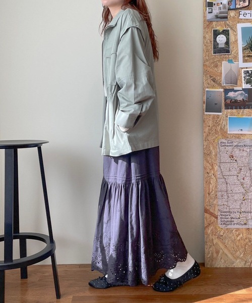 LOWRYS FARM(ローリーズファーム)の「スカラップボリュームスカート 100507(スカート・レディース・チャコールグレー/ブラック/ホワイト・FREE)」の12枚目の写真