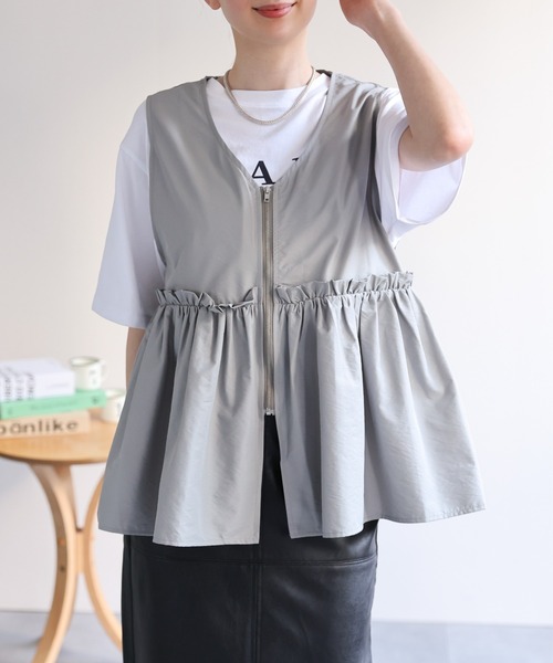 sakishimatokyo(サキシマトーキョー)の「フロントジップペプラムVネックベスト(ベスト・レディース・ブラック/ライトグレー/チャコールグレー/オフホワイト/ホワイト系その他/ブラック系その他/ブラウン・FREE)」の13枚目の写真