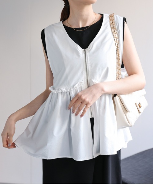 sakishimatokyo(サキシマトーキョー)の「フロントジップペプラムVネックベスト(ベスト・レディース・ブラック/ライトグレー/チャコールグレー/オフホワイト/ホワイト系その他/ブラック系その他/ブラウン・FREE)」の12枚目の写真