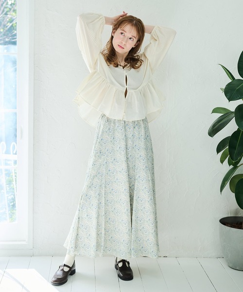 Crisp(クリスプ)の「フラワーレースボリュームブラウス(シャツ/ブラウス・レディース・チャコールグレー/グレイッシュベージュ/アイボリー・FREE)」の9枚目の写真