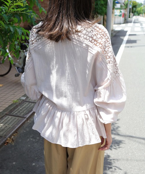 Crisp(クリスプ)の「フラワーレースボリュームブラウス(シャツ/ブラウス・レディース・チャコールグレー/グレイッシュベージュ/アイボリー・FREE)」の17枚目の写真