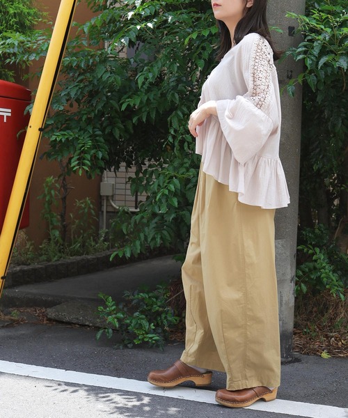 Crisp(クリスプ)の「フラワーレースボリュームブラウス(シャツ/ブラウス・レディース・チャコールグレー/グレイッシュベージュ/アイボリー・FREE)」の13枚目の写真