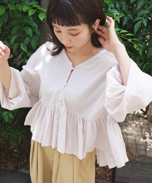 Crisp(クリスプ)の「フラワーレースボリュームブラウス(シャツ/ブラウス・レディース・チャコールグレー/グレイッシュベージュ/アイボリー・FREE)」の14枚目の写真