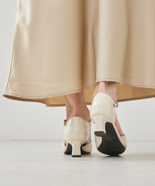menue（メヌエ）の「【 新色追加 】Tストラップ 変形ヒール パンプス（パンプス・レディース・ブラック/アイボリー/ベージュ/シルバー・23.0cm/22.5cm/22.0cm/21.5cm/26.0cm/25.5cm/25.0cm/24.5cm/24.0cm/23.5cm）」の9枚目の写真