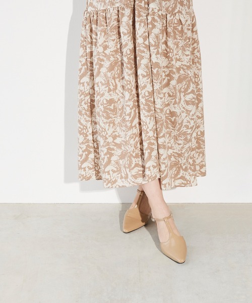 menue（メヌエ）の「【 新色追加 】Tストラップ 変形ヒール パンプス（パンプス・レディース・ブラック/アイボリー/ベージュ/シルバー・23.0cm/22.5cm/22.0cm/21.5cm/26.0cm/25.5cm/25.0cm/24.5cm/24.0cm/23.5cm）」の19枚目の写真