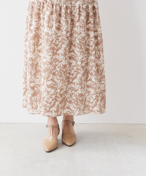 menue（メヌエ）の「【 新色追加 】Tストラップ 変形ヒール パンプス（パンプス・レディース・ブラック/アイボリー/ベージュ/シルバー・23.0cm/22.5cm/22.0cm/21.5cm/26.0cm/25.5cm/25.0cm/24.5cm/24.0cm/23.5cm）」の20枚目の写真