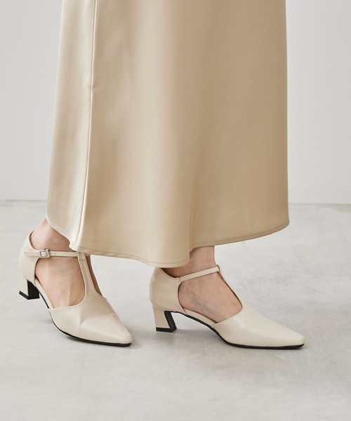 menue（メヌエ）の「【 新色追加 】Tストラップ 変形ヒール パンプス（パンプス・レディース・ブラック/アイボリー/ベージュ/シルバー・23.0cm/22.5cm/22.0cm/21.5cm/26.0cm/25.5cm/25.0cm/24.5cm/24.0cm/23.5cm）」の6枚目の写真