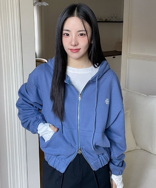 muahmuah(ムーアムーア)の「A'GEM/9 × .kom 『muah muah/ムーアムーア』 LOGO STITCH 2WAY HOOD ZIPUP/2WAYジップアップパーカー(パーカー・レディース・ブラック/ブルー/グレー/イエロー・FREE)」の3枚目の写真