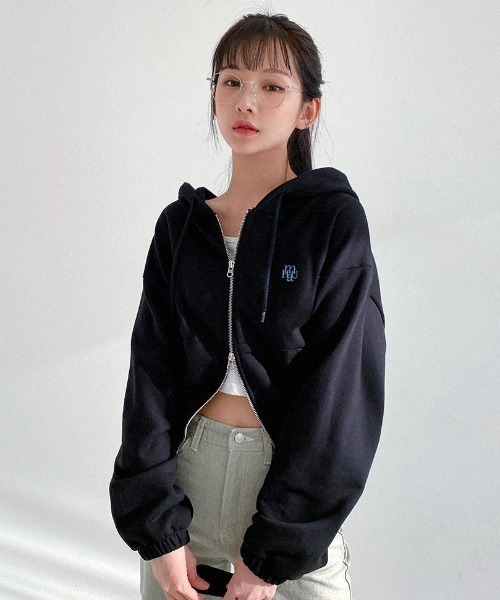 muahmuah(ムーアムーア)の「A'GEM/9 × .kom 『muah muah/ムーアムーア』 LOGO STITCH 2WAY HOOD ZIPUP/2WAYジップアップパーカー(パーカー・レディース・ブラック/ブルー/グレー/イエロー・FREE)」の2枚目の写真