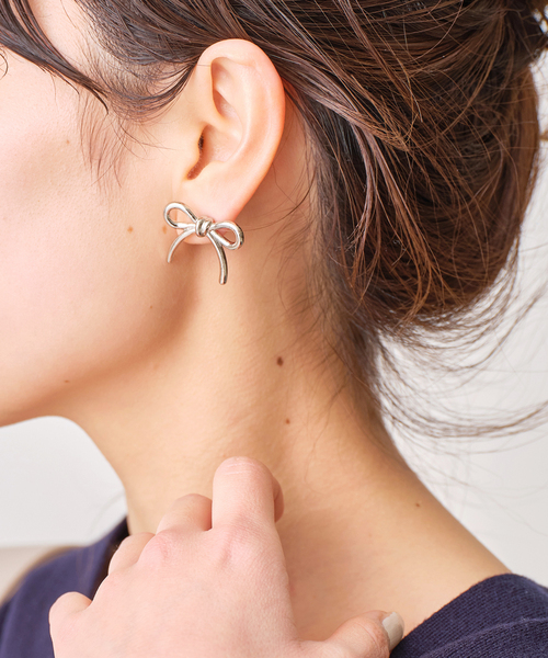 Bijou R.I （ビジューアールアイ）の「【Bijou R.I / ビジューアールアイ】Ribbon Pierce（ピアス（両耳用）・レディース・シルバー・FREE）」の2枚目の写真